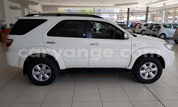 Acheter Occasion Voiture Toyota Fortuner Blanc à Windhoek, Namibie Acheter Occasion Voiture Toyota Fortuner Blanc à Windhoek, Namibie