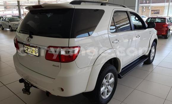 Acheter Occasion Voiture Toyota Fortuner Blanc à Windhoek, Namibie Acheter Occasion Voiture Toyota Fortuner Blanc à Windhoek, Namibie