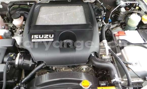 Acheter Occasion Voiture Isuzu KB Blanc à Walvis Bay, Namibie Acheter Occasion Voiture Isuzu KB Blanc à Walvis Bay, Namibie