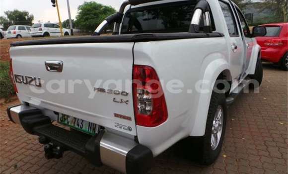 Acheter Occasion Voiture Isuzu KB Blanc à Walvis Bay, Namibie Acheter Occasion Voiture Isuzu KB Blanc à Walvis Bay, Namibie