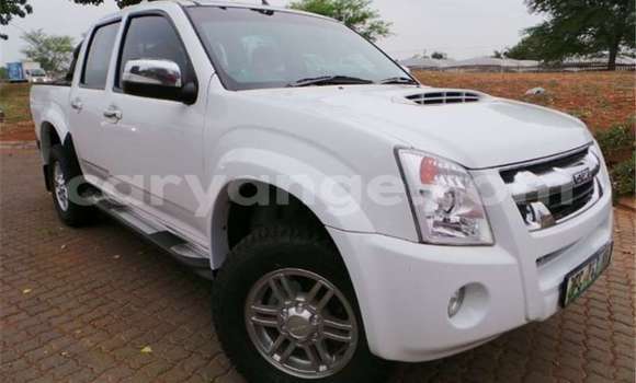 Acheter Occasion Voiture Isuzu KB Blanc à Walvis Bay, Namibie Acheter Occasion Voiture Isuzu KB Blanc à Walvis Bay, Namibie