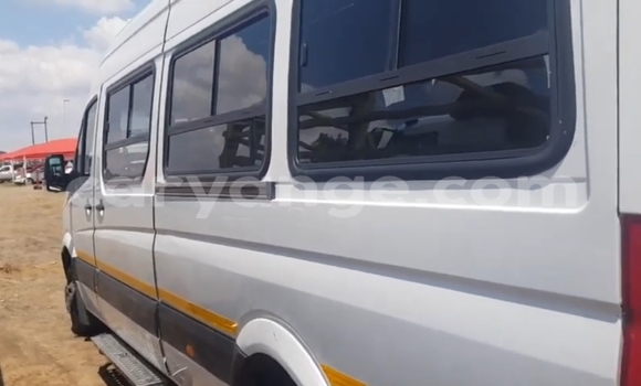 Buy Used Volkswagen Caravelle White Car in Windhoek in Namibia Buy Used Volkswagen Caravelle White Car in Windhoek in Namibia