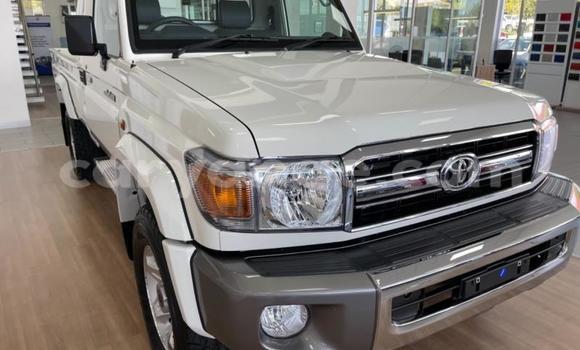 Buy Used Toyota Land Cruiser White Car in Windhoek in Namibia Buy Used Toyota Land Cruiser White Car in Windhoek in Namibia