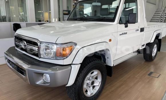 Buy Used Toyota Land Cruiser White Car in Windhoek in Namibia Buy Used Toyota Land Cruiser White Car in Windhoek in Namibia