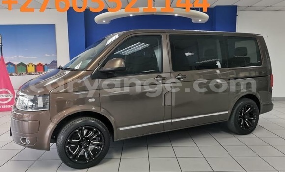 Buy Used Volkswagen Caravelle White Car in Windhoek in Namibia