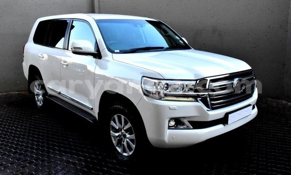 Buy Used Toyota Land Cruiser White Car in Windhoek in Namibia Buy Used Toyota Land Cruiser White Car in Windhoek in Namibia
