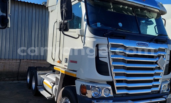 Acheter Occasion Utilitaire Freightliner 90 Cum 500 Blanc à Omaruru, Erongo