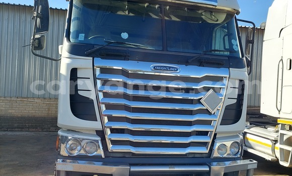 Buy Used Freightliner 90 Cum 500 White Truck in Omaruru in Erongo Buy Used Freightliner 90 Cum 500 White Truck in Omaruru in Erongo