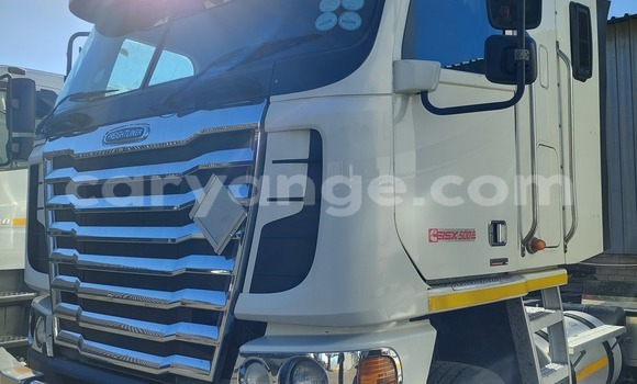 Buy Used Freightliner 90 Cum 500 White Truck in Omaruru in Erongo Buy Used Freightliner 90 Cum 500 White Truck in Omaruru in Erongo