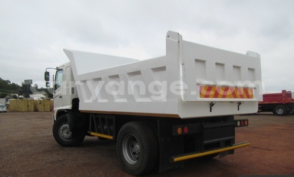 Acheter Occasion Utilitaire Hino Ranger Blanc à Windhoek, Namibie Acheter Occasion Utilitaire Hino Ranger Blanc à Windhoek, Namibie