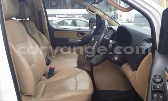 Acheter Occasion Voiture Hyundai H1 Blanc à Windhoek, Namibie Acheter Occasion Voiture Hyundai H1 Blanc à Windhoek, Namibie