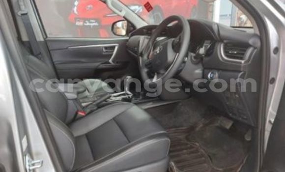 Acheter Occasion Voiture Toyota Fortuner Gris à Windhoek, Namibie Acheter Occasion Voiture Toyota Fortuner Gris à Windhoek, Namibie