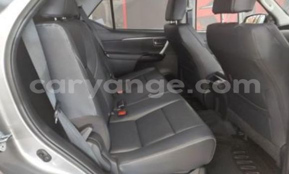 Acheter Occasion Voiture Toyota Fortuner Gris à Windhoek, Namibie Acheter Occasion Voiture Toyota Fortuner Gris à Windhoek, Namibie