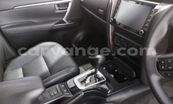 Acheter Occasion Voiture Toyota Fortuner Gris à Windhoek, Namibie Acheter Occasion Voiture Toyota Fortuner Gris à Windhoek, Namibie