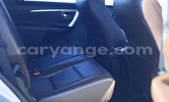 Acheter Occasion Voiture Toyota Fortuner Gris à Windhoek, Namibie Acheter Occasion Voiture Toyota Fortuner Gris à Windhoek, Namibie