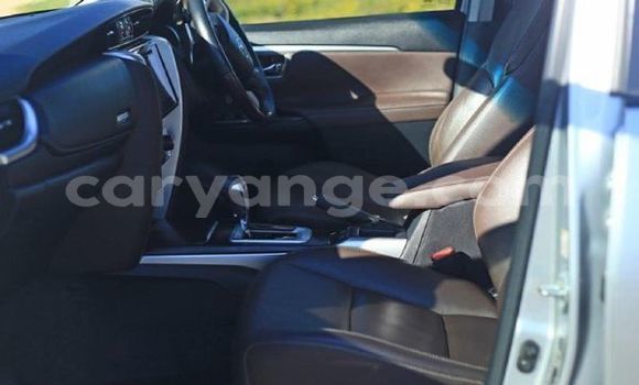 Acheter Occasion Voiture Toyota Fortuner Gris à Windhoek, Namibie Acheter Occasion Voiture Toyota Fortuner Gris à Windhoek, Namibie