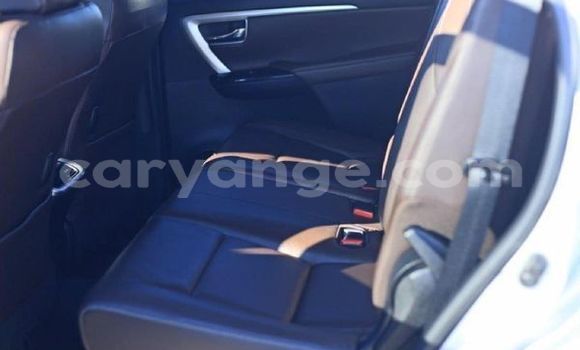 Acheter Occasion Voiture Toyota Fortuner Gris à Windhoek, Namibie Acheter Occasion Voiture Toyota Fortuner Gris à Windhoek, Namibie