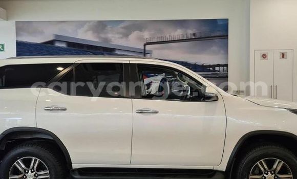 Acheter Occasion Voiture Toyota Fortuner Blanc à Windhoek, Namibie Acheter Occasion Voiture Toyota Fortuner Blanc à Windhoek, Namibie