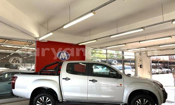 Buy Used Isuzu D–MAX Silver Car in Windhoek in Namibia Buy Used Isuzu D–MAX Silver Car in Windhoek in Namibia
