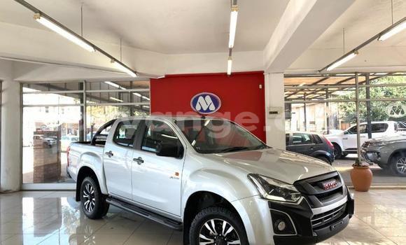 Buy Used Isuzu D–MAX Silver Car in Windhoek in Namibia Buy Used Isuzu D–MAX Silver Car in Windhoek in Namibia