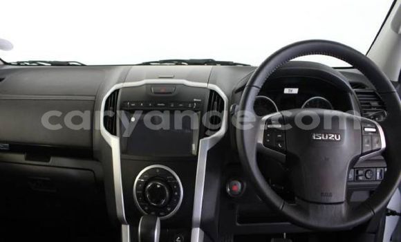 Buy Used Isuzu D–MAX White Car in Windhoek in Namibia Buy Used Isuzu D–MAX White Car in Windhoek in Namibia