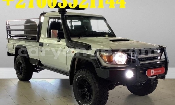 Buy Used Toyota Land Cruiser White Car in Windhoek in Namibia