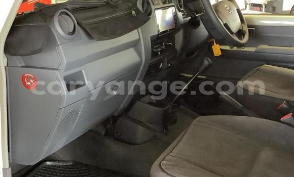 Acheter Occasion Voiture Toyota Land Cruiser Blanc à Windhoek, Namibie Acheter Occasion Voiture Toyota Land Cruiser Blanc à Windhoek, Namibie