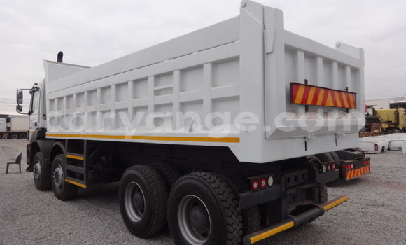 Buy Used Mercedes‒Benz Truck White Truck in Windhoek in Namibia Buy Used Mercedes‒Benz Truck White Truck in Windhoek in Namibia