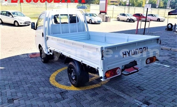 Buy Used Hyundai H1 White Car in Windhoek in Namibia