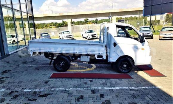 Acheter Occasion Voiture Hyundai H1 Blanc à Windhoek, Namibie Acheter Occasion Voiture Hyundai H1 Blanc à Windhoek, Namibie