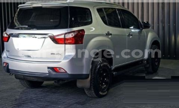 Acheter Import Voiture Isuzu MU-X Autre à Windhoek, Namibie Acheter Import Voiture Isuzu MU-X Autre à Windhoek, Namibie