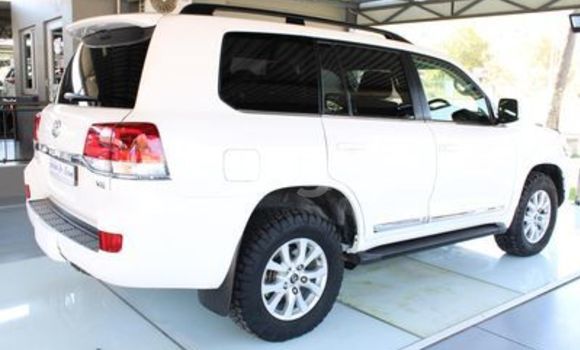 Buy Used Toyota Land Cruiser White Car in Grootfontein in Namibia Buy Used Toyota Land Cruiser White Car in Grootfontein in Namibia