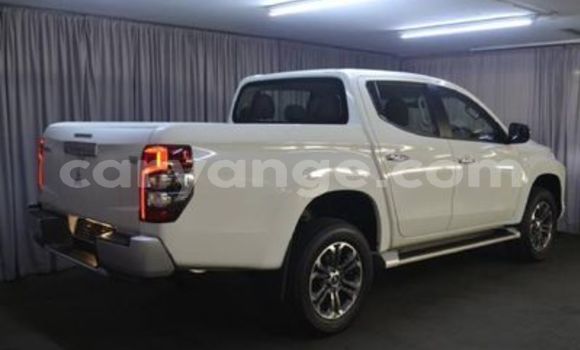 Buy Used Mitsubishi Triton White Car in Swakopmund in Namibia Buy Used Mitsubishi Triton White Car in Swakopmund in Namibia