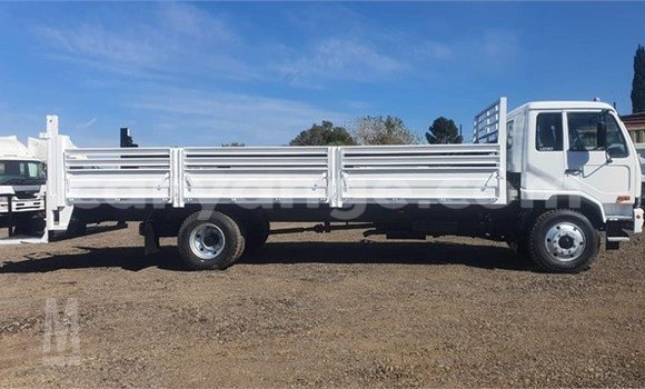 Acheter Occasion Utilitaire Nissan UD Blanc à Henties Bay, Erongo Acheter Occasion Utilitaire Nissan UD Blanc à Henties Bay, Erongo