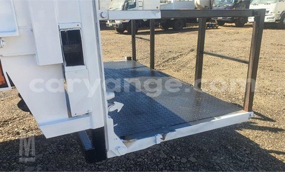 Acheter Occasion Utilitaire Nissan UD Blanc à Henties Bay, Erongo Acheter Occasion Utilitaire Nissan UD Blanc à Henties Bay, Erongo