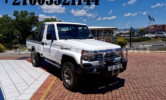 Buy Used Toyota Land Cruiser White Car in Windhoek in Namibia