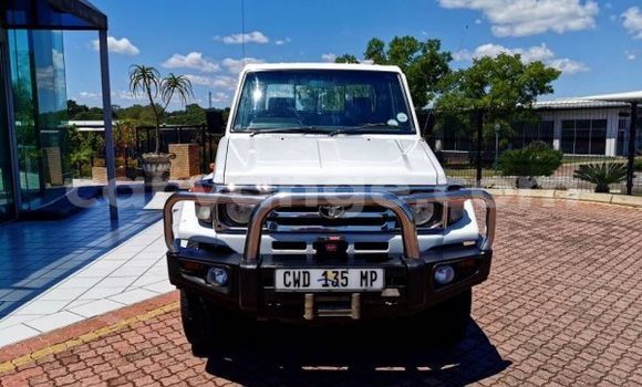 Acheter Occasion Voiture Toyota Land Cruiser Blanc à Windhoek, Namibie Acheter Occasion Voiture Toyota Land Cruiser Blanc à Windhoek, Namibie