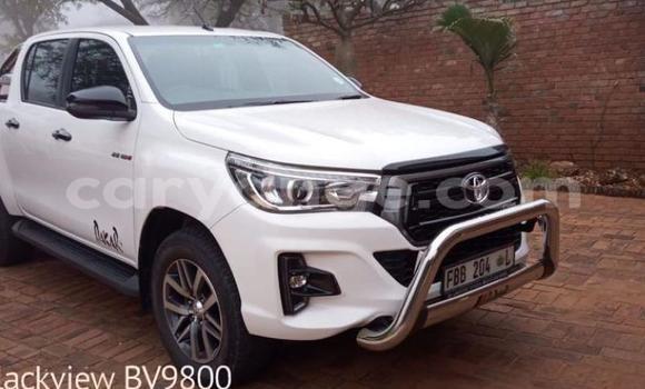 Buy Used Toyota Hilux White Car in Grootfontein in Namibia