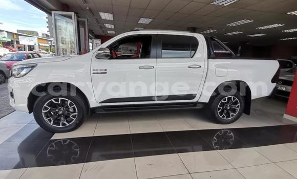 Buy Used Toyota Hilux White Car in Karasburg in Karas Buy Used Toyota Hilux White Car in Karasburg in Karas