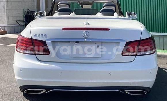 Acheter Import Voiture Mercedes-Benz E–Class Blanc à Windhoek, Namibie Acheter Import Voiture Mercedes-Benz E–Class Blanc à Windhoek, Namibie