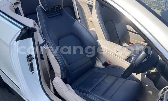 Acheter Import Voiture Mercedes-Benz E–Class Blanc à Windhoek, Namibie Acheter Import Voiture Mercedes-Benz E–Class Blanc à Windhoek, Namibie