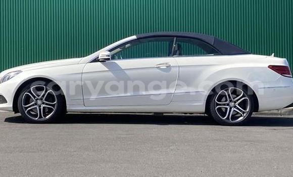 Acheter Import Voiture Mercedes-Benz E–Class Blanc à Windhoek, Namibie Acheter Import Voiture Mercedes-Benz E–Class Blanc à Windhoek, Namibie