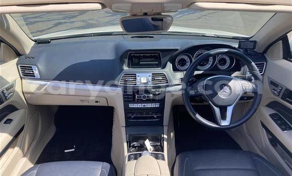 Acheter Import Voiture Mercedes-Benz E–Class Blanc à Windhoek, Namibie Acheter Import Voiture Mercedes-Benz E–Class Blanc à Windhoek, Namibie