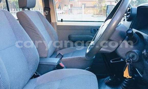 Buy Used Toyota Land Cruiser White Car in Windhoek in Namibia Buy Used Toyota Land Cruiser White Car in Windhoek in Namibia