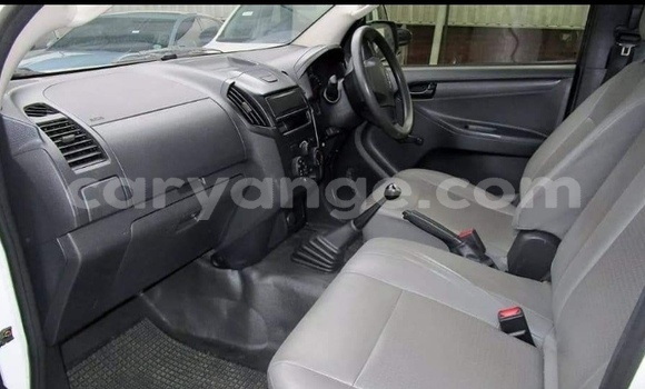 Buy Used Isuzu D–MAX White Car in Windhoek in Namibia Buy Used Isuzu D–MAX White Car in Windhoek in Namibia