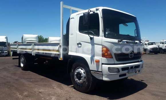 Buy Used Hino Ranger White Truck in Windhoek in Namibia Buy Used Hino Ranger White Truck in Windhoek in Namibia