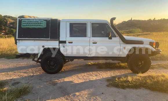 Buy Used Toyota Land Cruiser White Car in Windhoek in Namibia Buy Used Toyota Land Cruiser White Car in Windhoek in Namibia