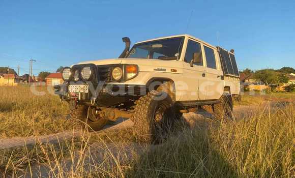 Buy Used Toyota Land Cruiser White Car in Windhoek in Namibia Buy Used Toyota Land Cruiser White Car in Windhoek in Namibia