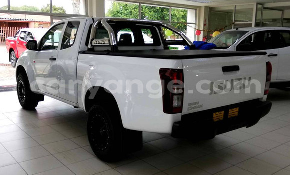 Acheter Occasion Voiture Isuzu KB Blanc à Windhoek, Namibie Acheter Occasion Voiture Isuzu KB Blanc à Windhoek, Namibie