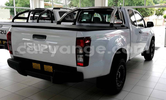 Acheter Occasion Voiture Isuzu KB Blanc à Windhoek, Namibie Acheter Occasion Voiture Isuzu KB Blanc à Windhoek, Namibie